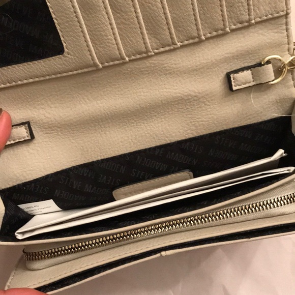 Steve Madden Crossbody Bag - Picture 4 of 4